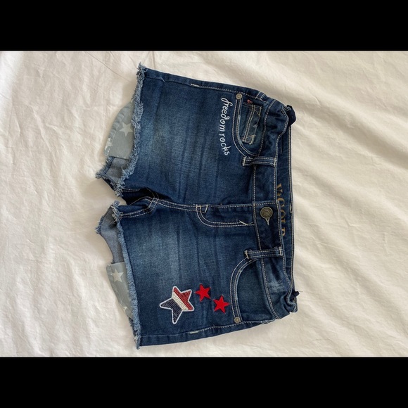 Shorts - Picture 2 of 6